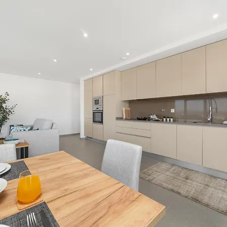 Views Aa - By Sch 아파트