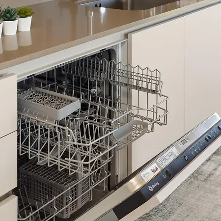 Views Aa - By Sch 아파트