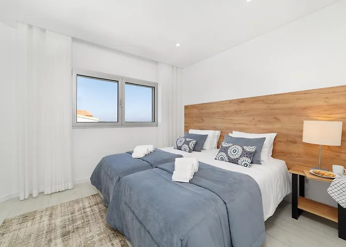 3 Bedroom With Sea View Terrace - Views Sch059 *